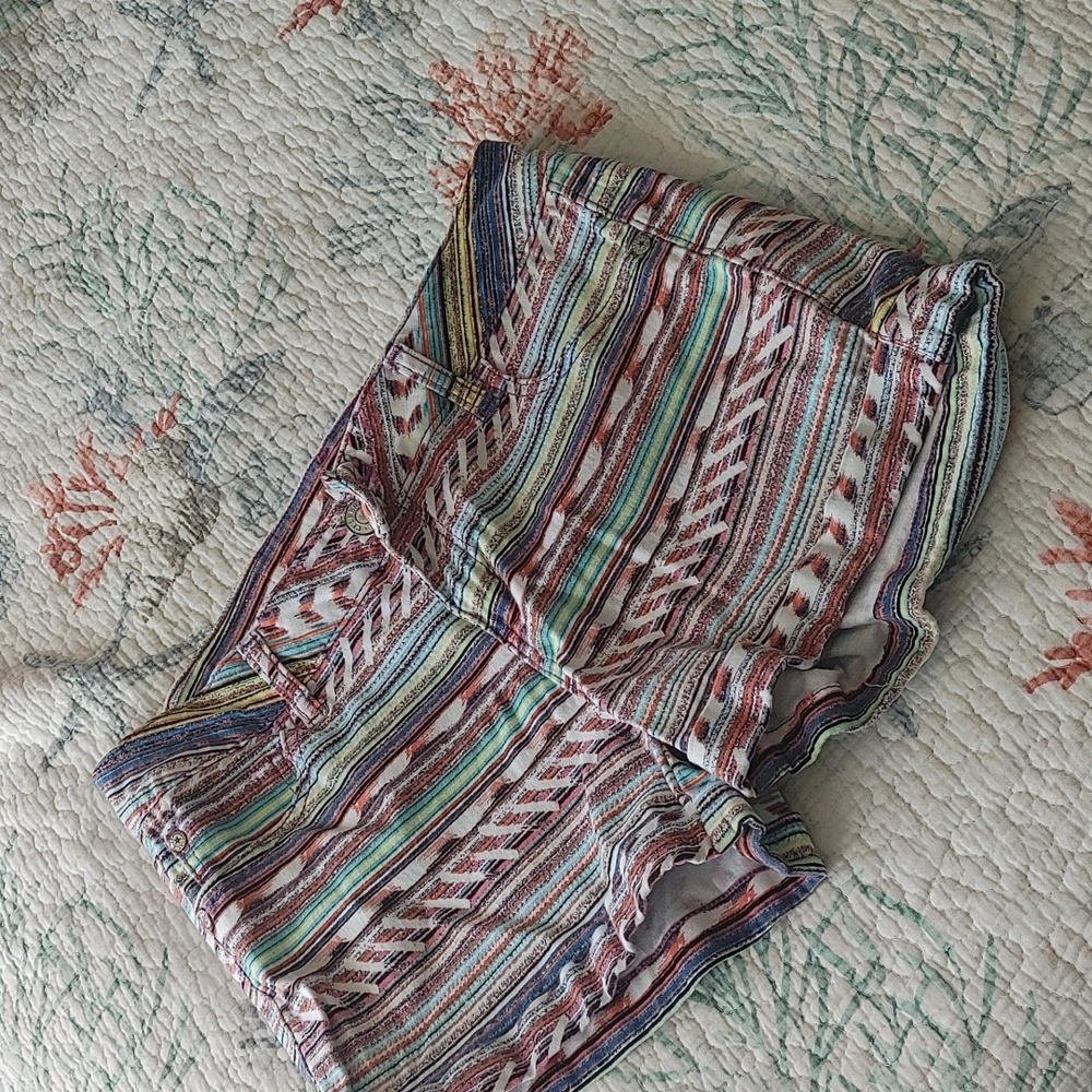 Shorts, very cute. Stretchy and comfortable. Size 28